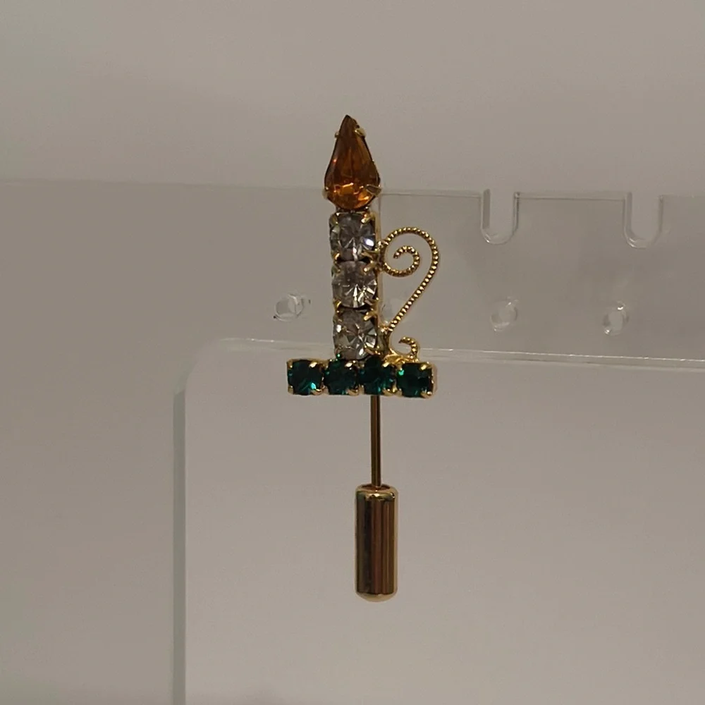 Elegant Gold and Green Brooch with Candle Design